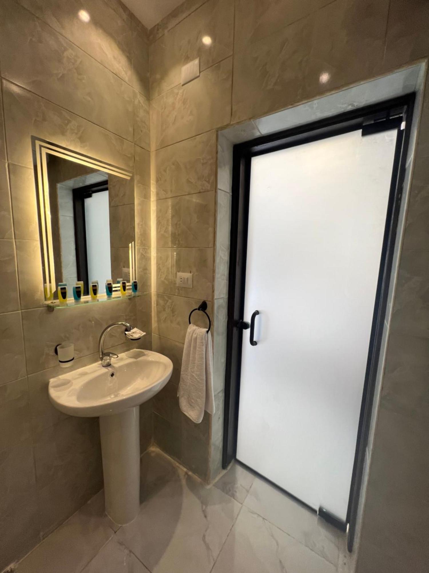New Glamour Pyramids Hotel Kafret el-Gabal Esterno foto