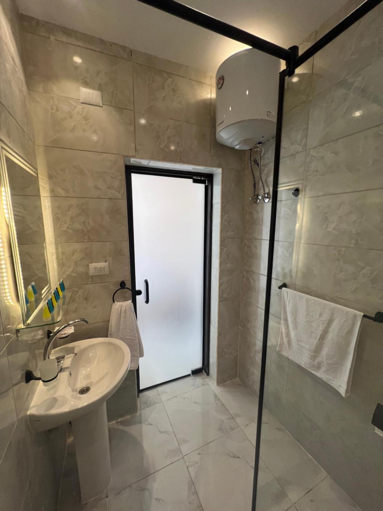 New Glamour Pyramids Hotel Kafret el-Gabal Esterno foto