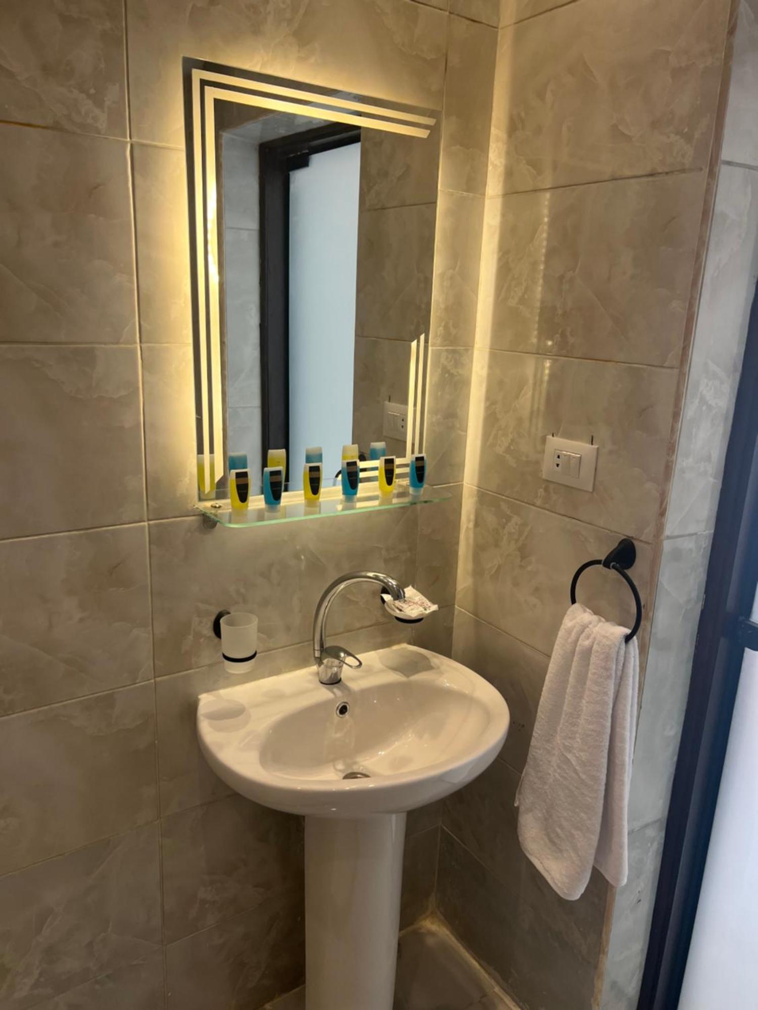 New Glamour Pyramids Hotel Kafret el-Gabal Esterno foto