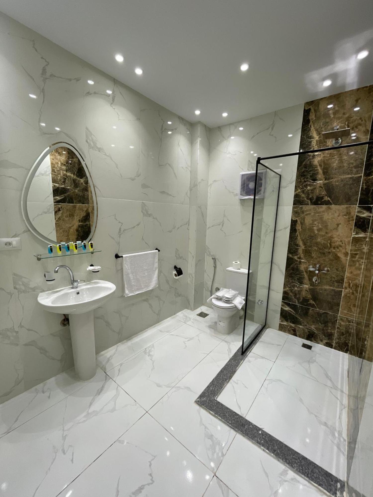 New Glamour Pyramids Hotel Kafret el-Gabal Esterno foto